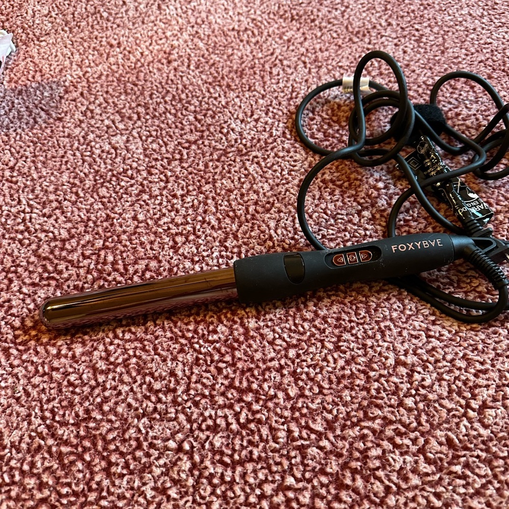 FoxyBae Black Curling Wand